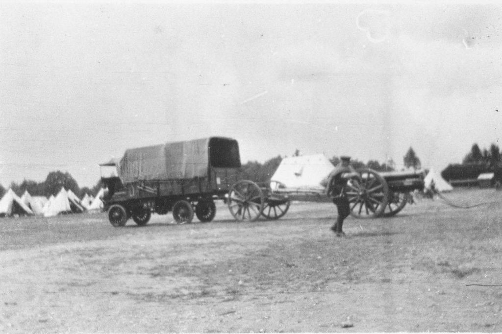 Lorry pulling a Howitzer