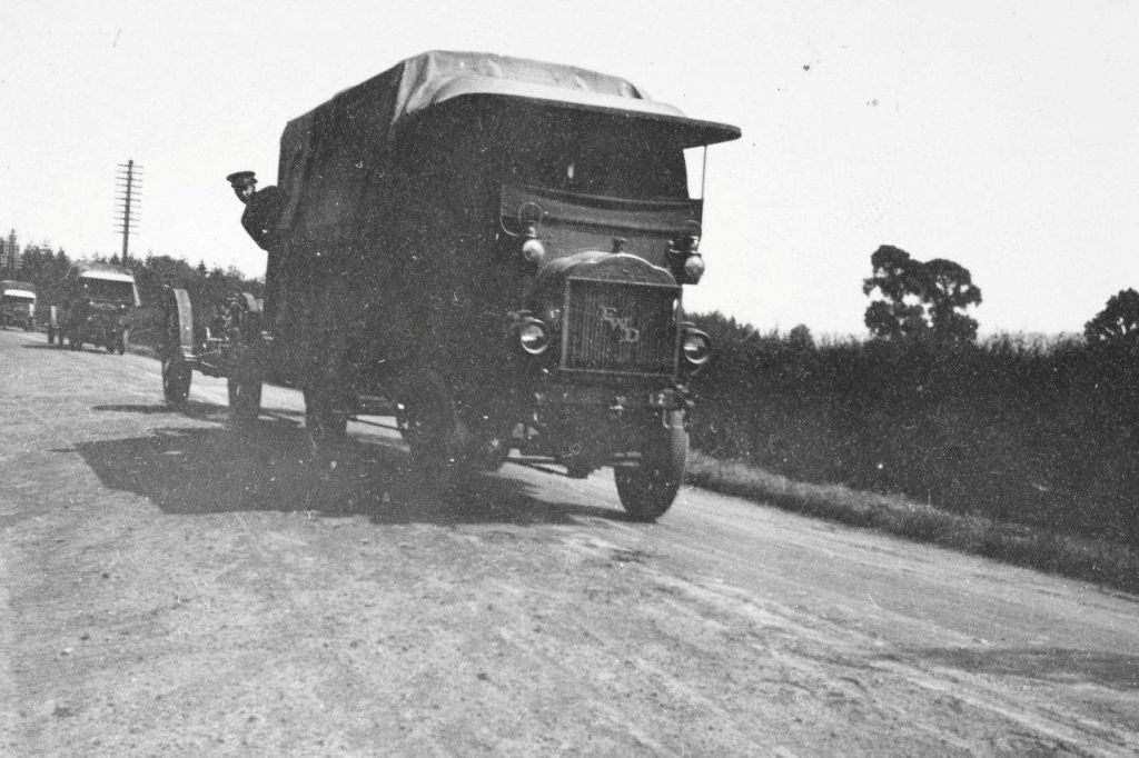 Lorry pulling a Howitzer